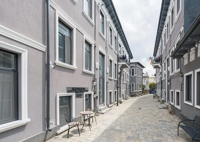 4 Apartment *