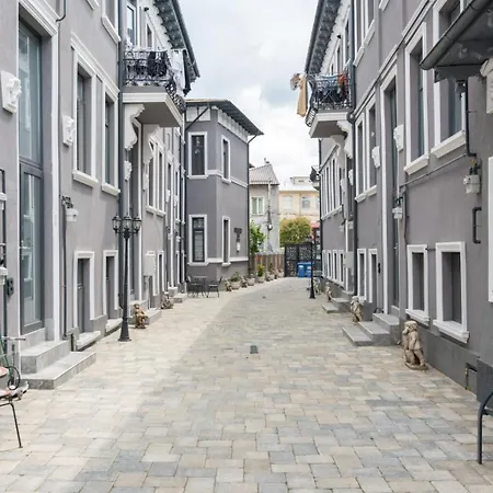 Apartament 4 *